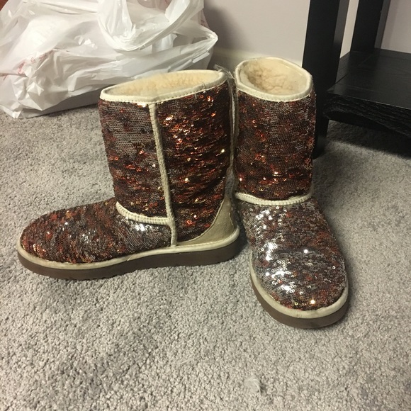 UGGS - Picture 1 of 4